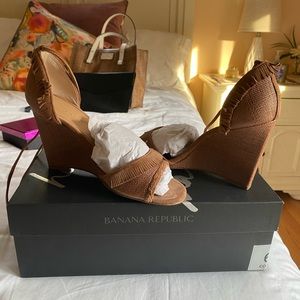 Banana Republic Dolores Suede Wedge heel